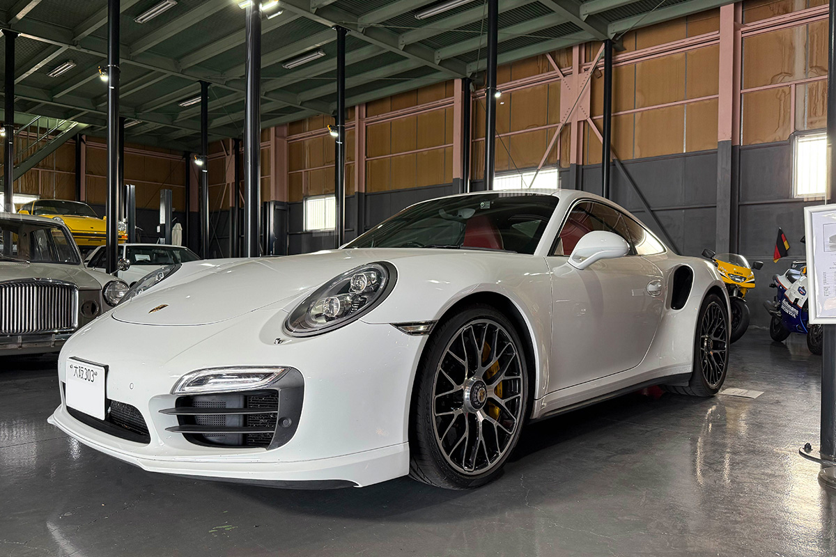 911 Turbo S Exterior