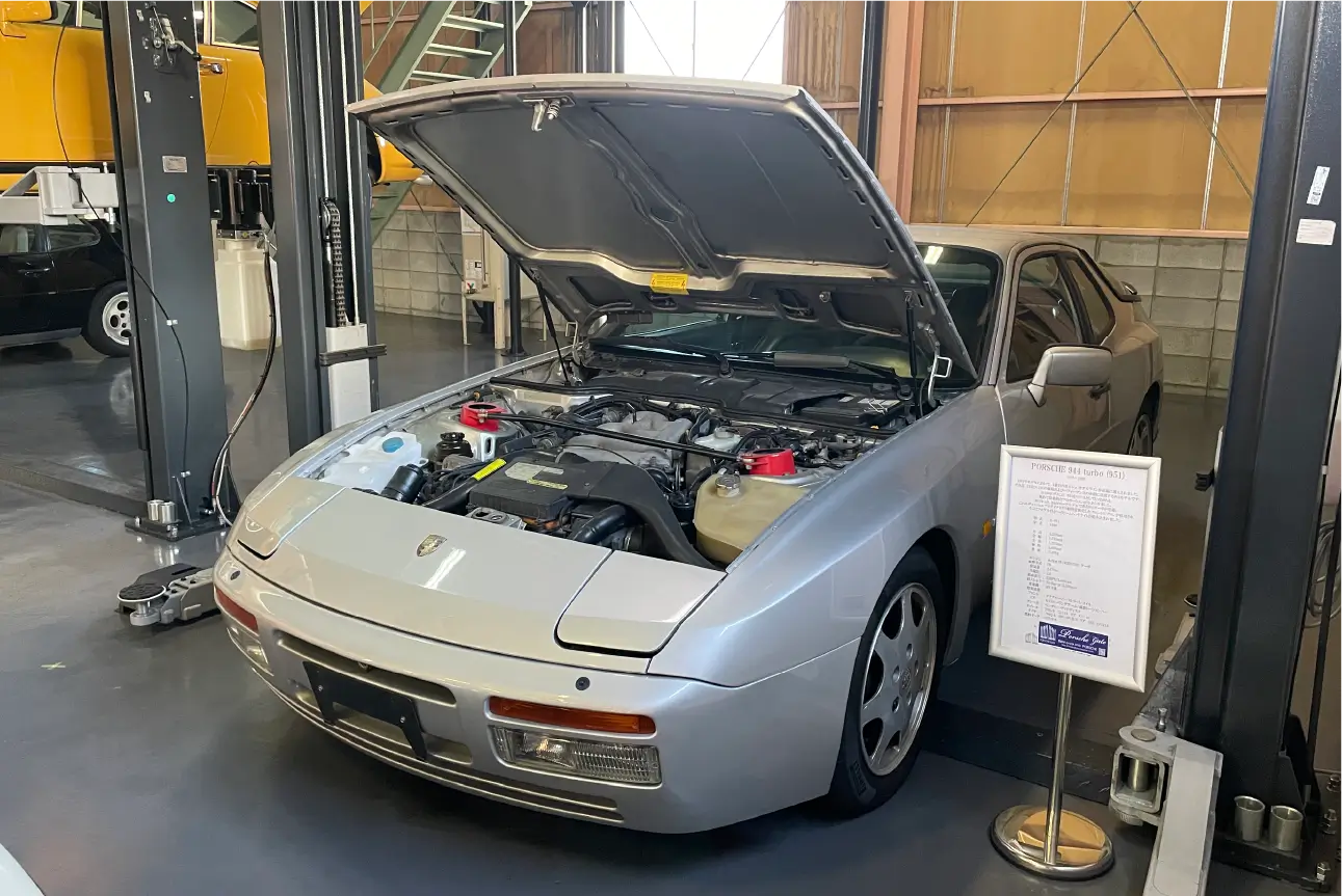 PORSCHE944 turbo シルバー（5MT） ポルシェレンタカー