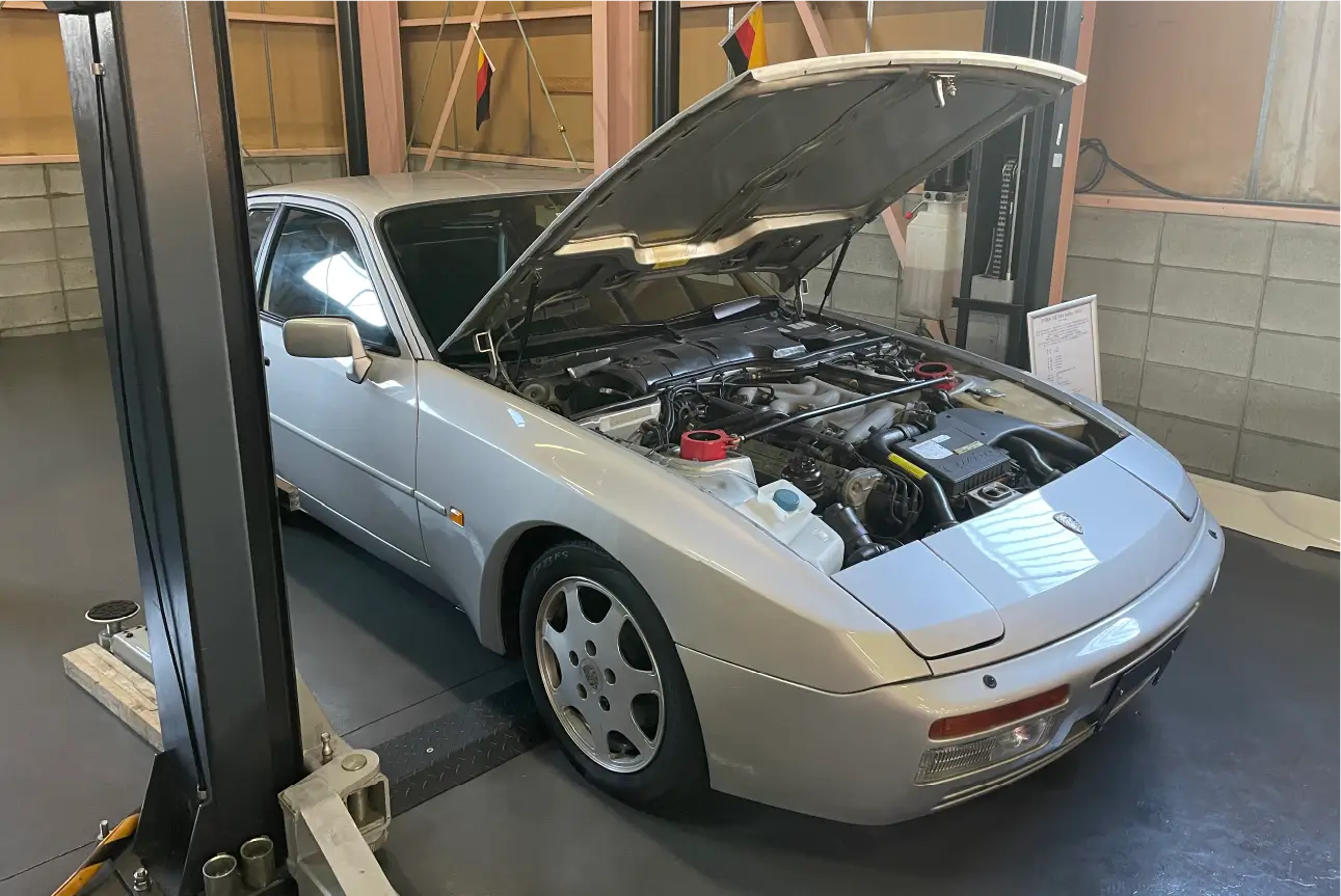 PORSCHE944 turbo シルバー（5MT） ポルシェレンタカー