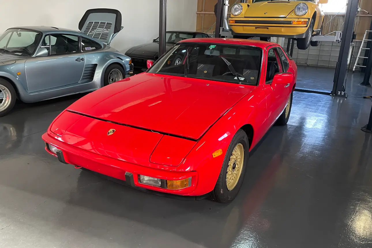 PORSCHE924 レッド（AT） ポルシェレンタカー