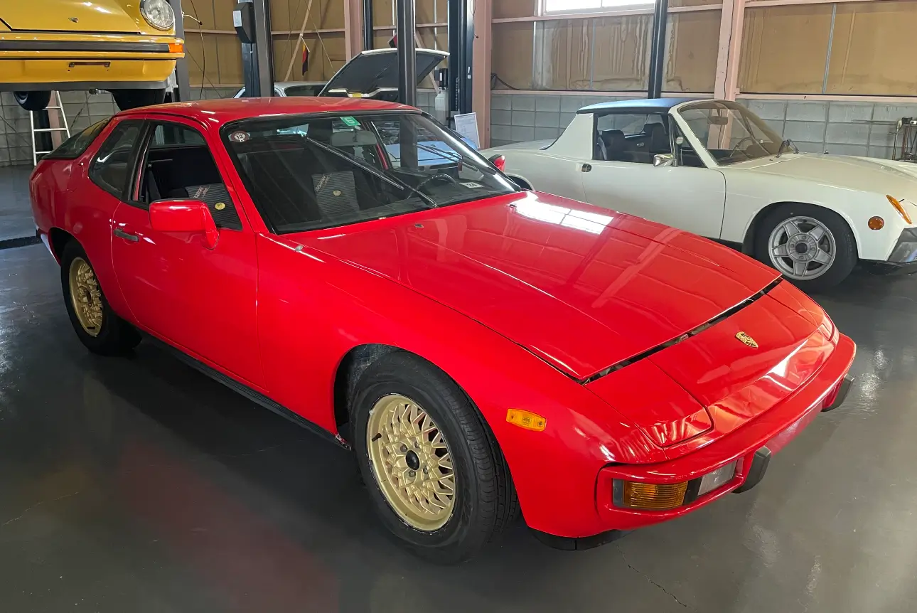 PORSCHE924 レッド（AT） ポルシェレンタカー