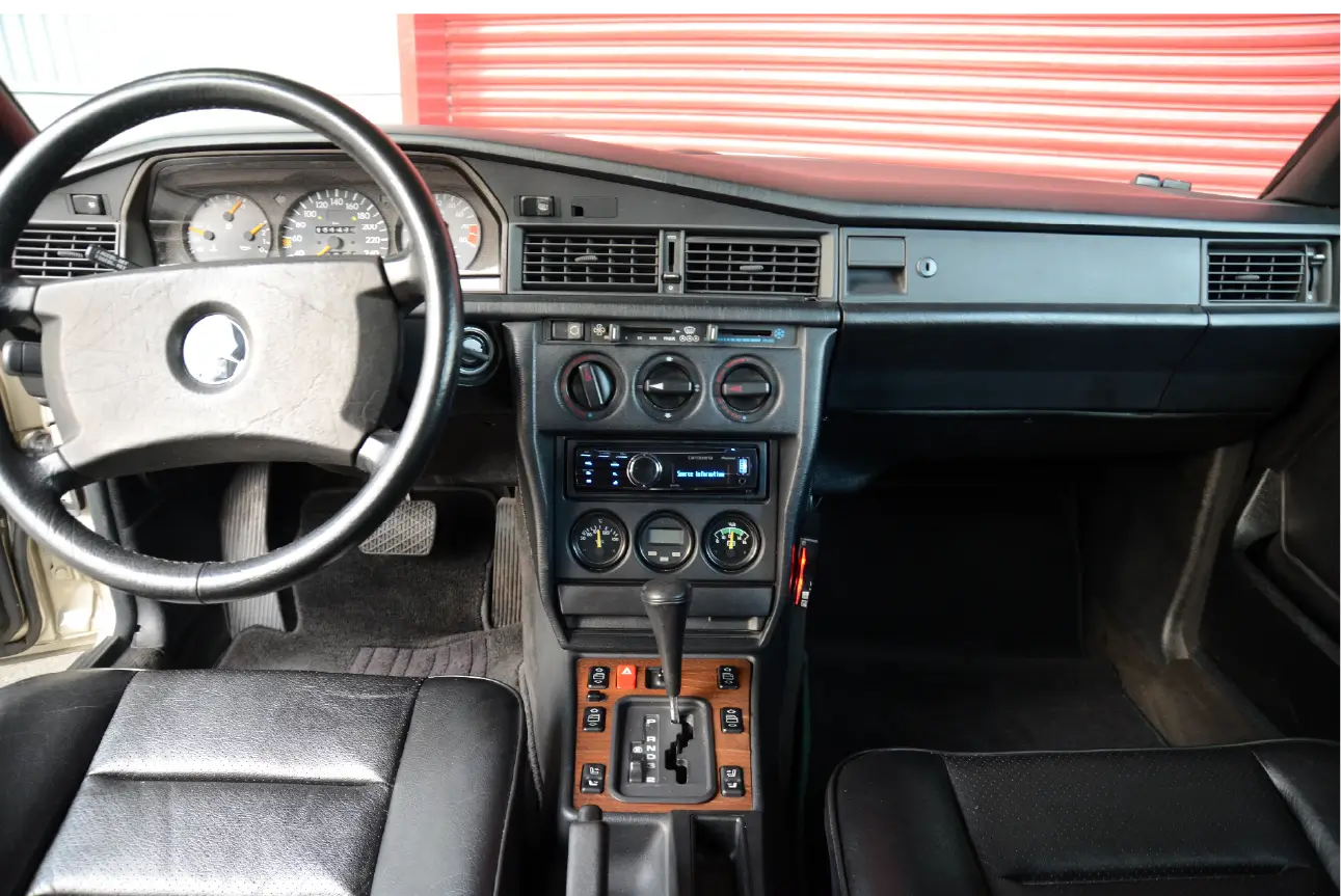 Mercedes-Benz 190e 中古車両販売 ベンツ